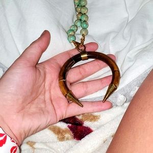 Long horned necklace
